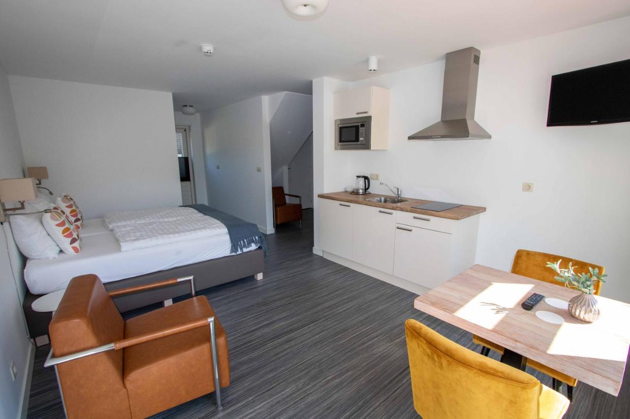 The Town Hotel Studios Appartments Zuidzande エクステリア 写真